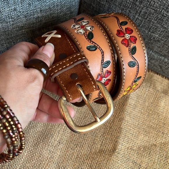 Floral Brown Leather Belt (size 42) 🌺 🌼 - Picture 4 of 17